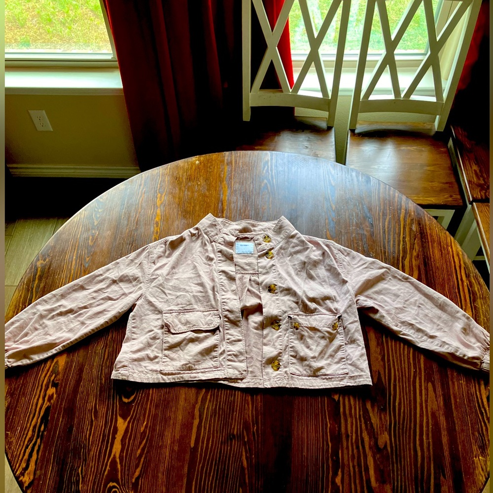 old navy cream slightly used jacket| good to pair with mostly anything :)